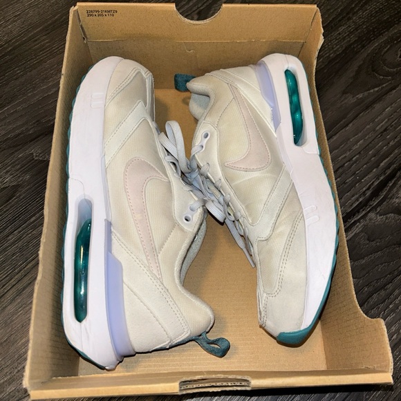 Nike Air Max Dawn (GS) Size 6y Athletic Shoes - Picture 2 of 7